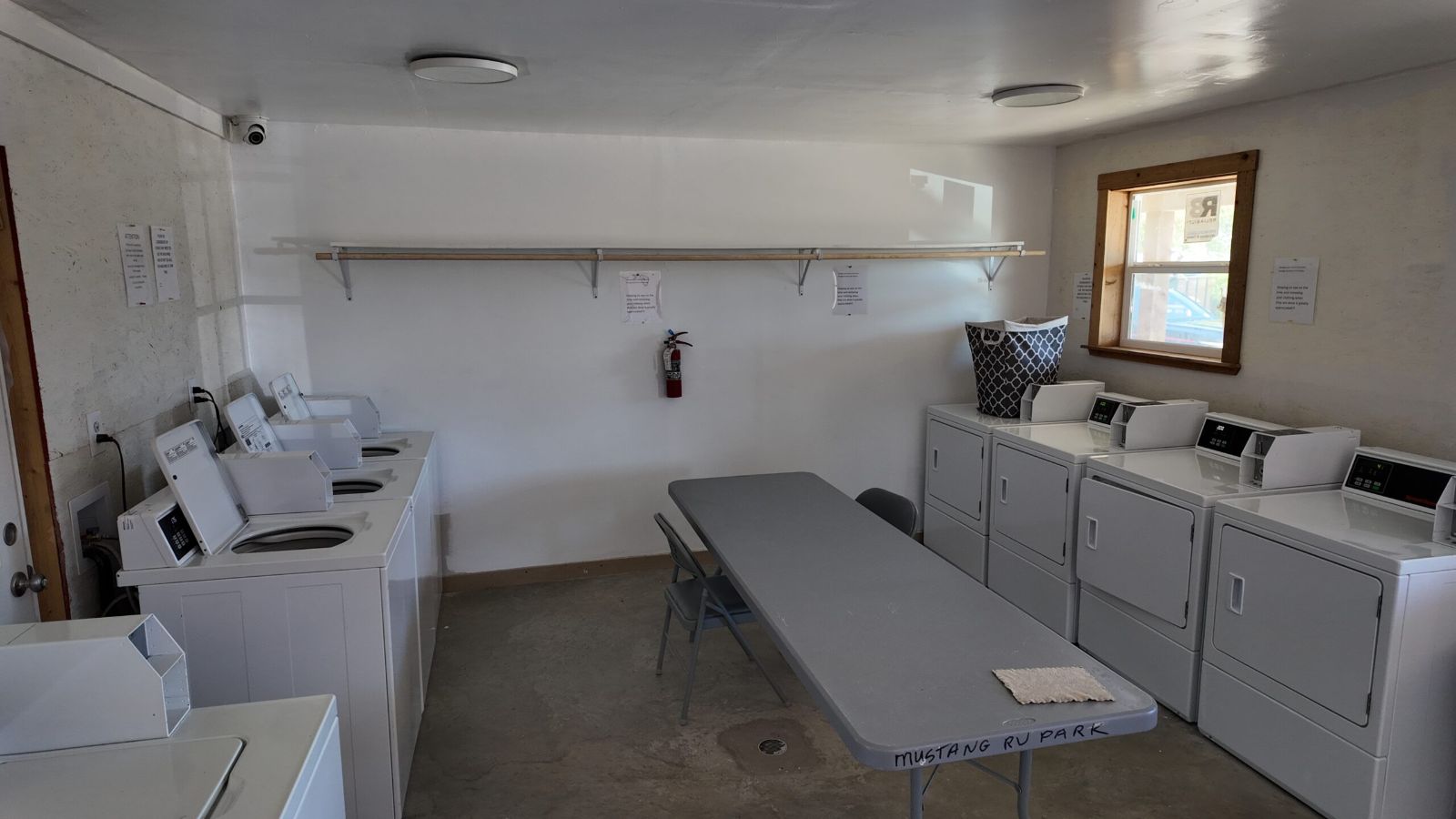 Laundry Room at 3 Seasons
